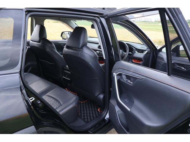 ＲＡＶ４ アドベンチャー　４ＷＤ　９インチフルセグＳＤナビ　サイドバックカメラ　ＥＴＣ　ＴＲＤ前後バンパーガーニッシュ　ＴＲＤルーフラック　ＴＲＤマッドガード　ワンオーナー（14枚目）