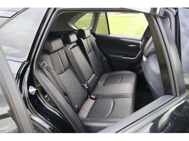 ＲＡＶ４ アドベンチャー　４ＷＤ　９インチフルセグＳＤナビ　サイドバックカメラ　ＥＴＣ　ＴＲＤ前後バンパーガーニッシュ　ＴＲＤルーフラック　ＴＲＤマッドガード　ワンオーナー（15枚目）