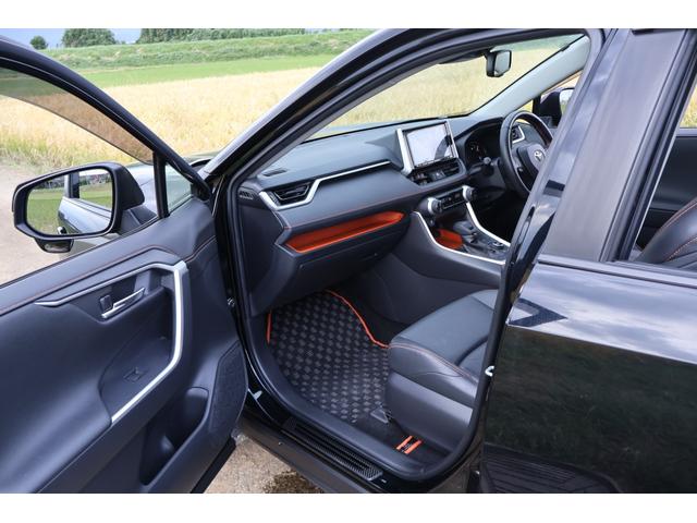 ＲＡＶ４ アドベンチャー　４ＷＤ　９インチフルセグＳＤナビ　サイドバックカメラ　ＥＴＣ　ＴＲＤ前後バンパーガーニッシュ　ＴＲＤルーフラック　ＴＲＤマッドガード　ワンオーナー（16枚目）