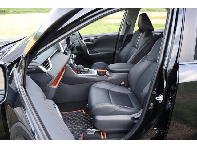ＲＡＶ４ アドベンチャー　４ＷＤ　９インチフルセグＳＤナビ　サイドバックカメラ　ＥＴＣ　ＴＲＤ前後バンパーガーニッシュ　ＴＲＤルーフラック　ＴＲＤマッドガード　ワンオーナー（17枚目）