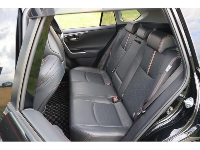ＲＡＶ４ アドベンチャー　４ＷＤ　９インチフルセグＳＤナビ　サイドバックカメラ　ＥＴＣ　ＴＲＤ前後バンパーガーニッシュ　ＴＲＤルーフラック　ＴＲＤマッドガード　ワンオーナー（21枚目）