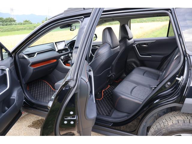 ＲＡＶ４ アドベンチャー　４ＷＤ　９インチフルセグＳＤナビ　サイドバックカメラ　ＥＴＣ　ＴＲＤ前後バンパーガーニッシュ　ＴＲＤルーフラック　ＴＲＤマッドガード　ワンオーナー（22枚目）