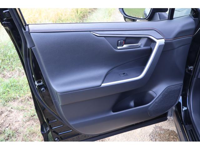 ＲＡＶ４ アドベンチャー　４ＷＤ　９インチフルセグＳＤナビ　サイドバックカメラ　ＥＴＣ　ＴＲＤ前後バンパーガーニッシュ　ＴＲＤルーフラック　ＴＲＤマッドガード　ワンオーナー（62枚目）