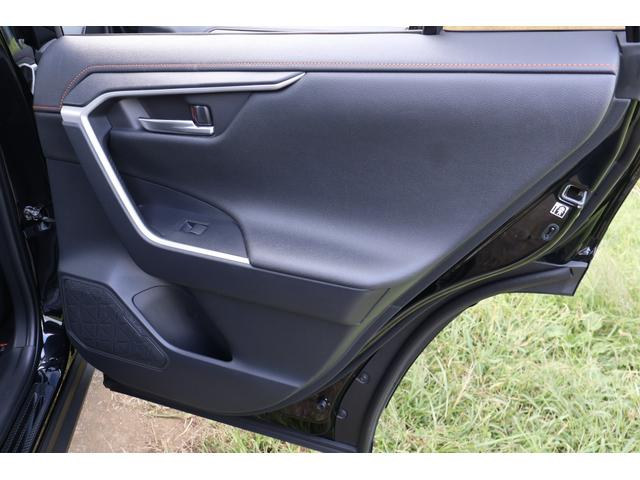 ＲＡＶ４ アドベンチャー　４ＷＤ　９インチフルセグＳＤナビ　サイドバックカメラ　ＥＴＣ　ＴＲＤ前後バンパーガーニッシュ　ＴＲＤルーフラック　ＴＲＤマッドガード　ワンオーナー（63枚目）