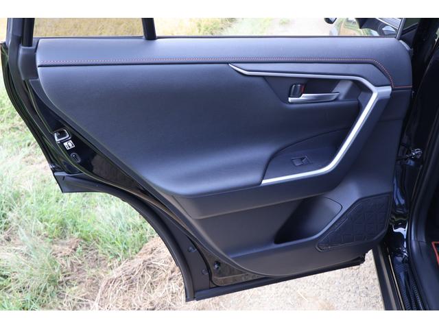ＲＡＶ４ アドベンチャー　４ＷＤ　９インチフルセグＳＤナビ　サイドバックカメラ　ＥＴＣ　ＴＲＤ前後バンパーガーニッシュ　ＴＲＤルーフラック　ＴＲＤマッドガード　ワンオーナー（65枚目）