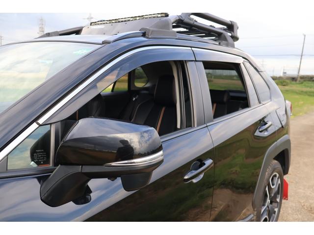 ＲＡＶ４ アドベンチャー　４ＷＤ　９インチフルセグＳＤナビ　サイドバックカメラ　ＥＴＣ　ＴＲＤ前後バンパーガーニッシュ　ＴＲＤルーフラック　ＴＲＤマッドガード　ワンオーナー（70枚目）