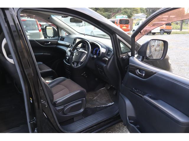 エルグランド 250ハイウェイスター 2500cc パートタイム4WD 夏冬アルミタイヤセット フルエアロ パワースライドドア(11枚目)