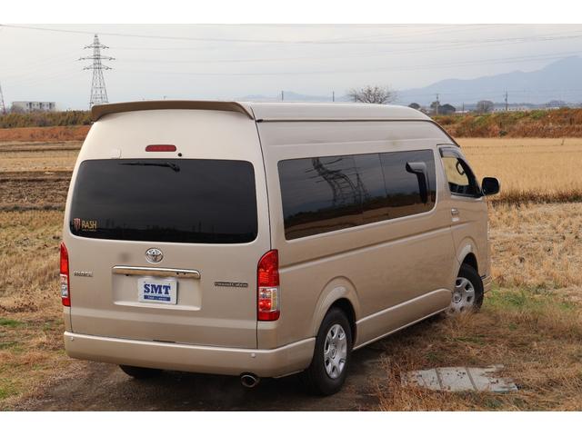 ハイエースワゴン グランドキャビン　４ＷＤ　１０人乗　トヨタセーフティセンス　パワースライドドア　ＬＥＤヘッドライト　オートエアコン　後席エアコン　フルセグメモリーナビ　バックカメラ　ＥＴＣ　コーナーセンサー　スマートキー（3枚目）