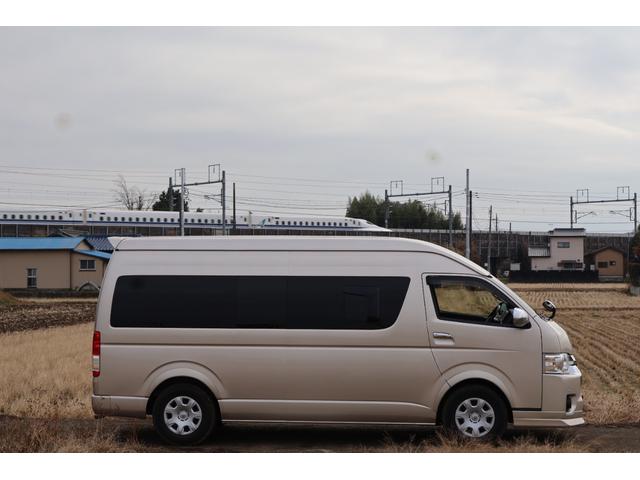 ハイエースワゴン グランドキャビン　４ＷＤ　１０人乗　トヨタセーフティセンス　パワースライドドア　ＬＥＤヘッドライト　オートエアコン　後席エアコン　フルセグメモリーナビ　バックカメラ　ＥＴＣ　コーナーセンサー　スマートキー（5枚目）