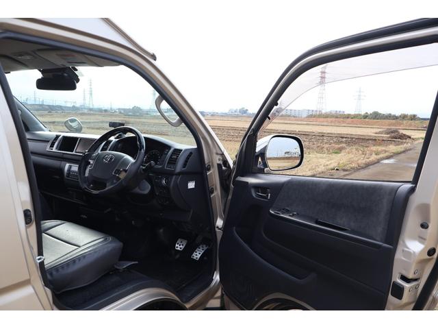 ハイエースワゴン グランドキャビン　４ＷＤ　１０人乗　トヨタセーフティセンス　パワースライドドア　ＬＥＤヘッドライト　オートエアコン　後席エアコン　フルセグメモリーナビ　バックカメラ　ＥＴＣ　コーナーセンサー　スマートキー（12枚目）