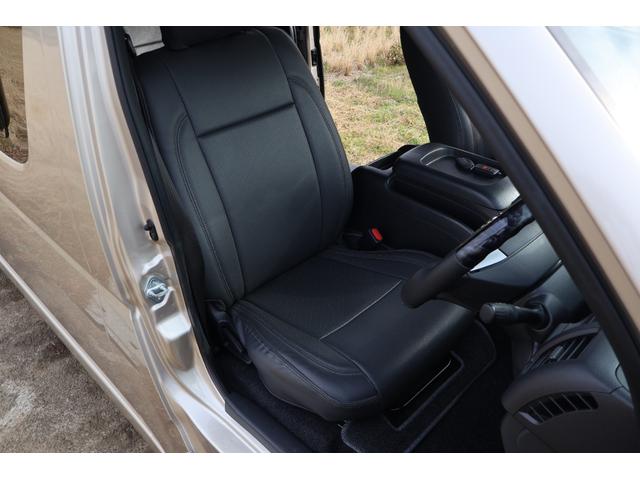 ハイエースワゴン グランドキャビン　４ＷＤ　１０人乗　トヨタセーフティセンス　パワースライドドア　ＬＥＤヘッドライト　オートエアコン　後席エアコン　フルセグメモリーナビ　バックカメラ　ＥＴＣ　コーナーセンサー　スマートキー（14枚目）