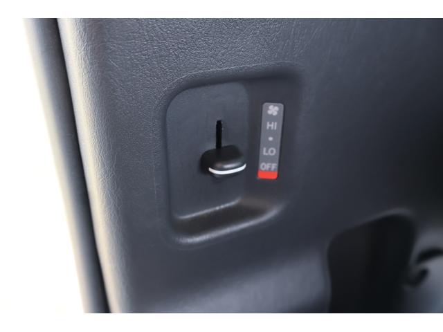 ハイエースワゴン グランドキャビン　４ＷＤ　１０人乗　トヨタセーフティセンス　パワースライドドア　ＬＥＤヘッドライト　オートエアコン　後席エアコン　フルセグメモリーナビ　バックカメラ　ＥＴＣ　コーナーセンサー　スマートキー（60枚目）
