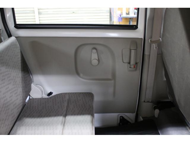 エブリイ ＰＡ　オートマ　５ＡＧＳ　１ｓｔ発進付　２カメラスズキセーフティー　前席パワーウィンドウ　キーレス　ナビ　Ｂｌｕｅｔｏｏｔｈ　ＥＴＣ　リヤ５面プライバシーガラス　ドアバイザー　ヘッドライトレベライザー（65枚目）