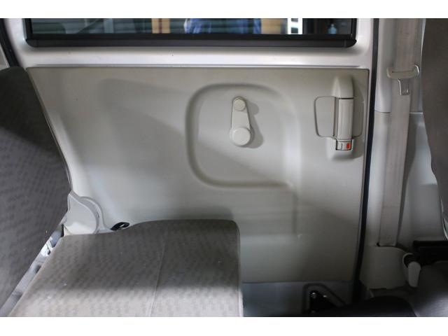 NV100クリッパーバン DX 5速マニュアル ハイルーフ 純正キーレス 集中ドアロック ナビ TV Bluetooth CD SD USB リア5面スモークフィルム ドアバイザー ヘッドライトレベライザー Wエアバッグ(69枚目)