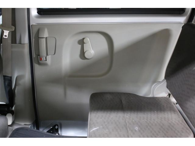 NV100クリッパーバン DX 5速マニュアル ハイルーフ 純正キーレス 集中ドアロック ナビ TV Bluetooth CD SD USB リア5面スモークフィルム ドアバイザー ヘッドライトレベライザー Wエアバッグ(70枚目)