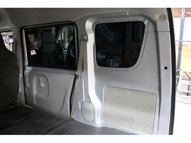 NV100クリッパーバン DX 5速マニュアル ハイルーフ 純正キーレス 集中ドアロック ナビ TV Bluetooth CD SD USB リア5面スモークフィルム ドアバイザー ヘッドライトレベライザー Wエアバッグ(72枚目)