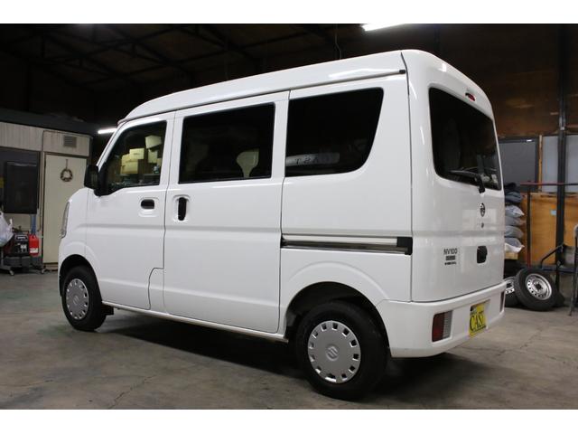 ＮＶ１００クリッパーバン ＤＸ　ＧＬパッケージ　オートマ　５ＡＧＳ　純正キーレス　前席パワーウィンドウ　ナビ　ＴＶ　ＣＤ　ＳＤ　ＵＳＢ　バックカメラ　リア５面プライバシーガラス　オーバーヘッドコンソール　Ｗエアバッグ　ＡＢＳ　ヘッドライトレベライザ（5枚目）