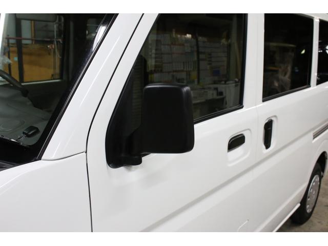 ＮＶ１００クリッパーバン ＤＸ　ＧＬパッケージ　オートマ　５ＡＧＳ　純正キーレス　前席パワーウィンドウ　ナビ　ＴＶ　ＣＤ　ＳＤ　ＵＳＢ　バックカメラ　リア５面プライバシーガラス　オーバーヘッドコンソール　Ｗエアバッグ　ＡＢＳ　ヘッドライトレベライザ（17枚目）