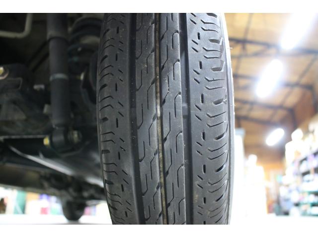 ＮＶ１００クリッパーバン ＤＸ　ＧＬパッケージ　オートマ　５ＡＧＳ　純正キーレス　前席パワーウィンドウ　ナビ　ＴＶ　ＣＤ　ＳＤ　ＵＳＢ　バックカメラ　リア５面プライバシーガラス　オーバーヘッドコンソール　Ｗエアバッグ　ＡＢＳ　ヘッドライトレベライザ（25枚目）