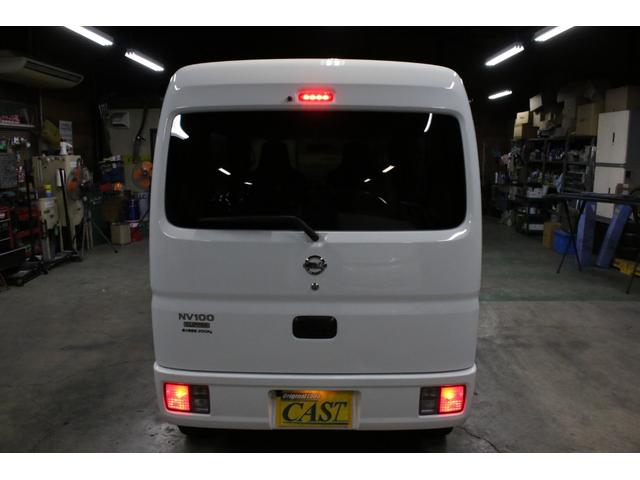 ＮＶ１００クリッパーバン ＤＸ　ＧＬパッケージ　オートマ　５ＡＧＳ　純正キーレス　前席パワーウィンドウ　ナビ　ＴＶ　ＣＤ　ＳＤ　ＵＳＢ　バックカメラ　リア５面プライバシーガラス　オーバーヘッドコンソール　Ｗエアバッグ　ＡＢＳ　ヘッドライトレベライザ（27枚目）