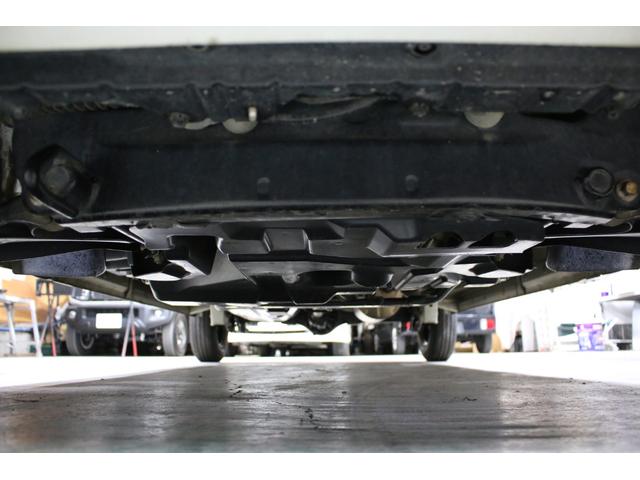 ＮＶ１００クリッパーバン ＤＸ　ＧＬパッケージ　オートマ　５ＡＧＳ　純正キーレス　前席パワーウィンドウ　ナビ　ＴＶ　ＣＤ　ＳＤ　ＵＳＢ　バックカメラ　リア５面プライバシーガラス　オーバーヘッドコンソール　Ｗエアバッグ　ＡＢＳ　ヘッドライトレベライザ（28枚目）