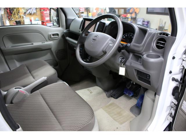 ＮＶ１００クリッパーバン ＤＸ　ＧＬパッケージ　オートマ　５ＡＧＳ　純正キーレス　前席パワーウィンドウ　ナビ　ＴＶ　ＣＤ　ＳＤ　ＵＳＢ　バックカメラ　リア５面プライバシーガラス　オーバーヘッドコンソール　Ｗエアバッグ　ＡＢＳ　ヘッドライトレベライザ（36枚目）