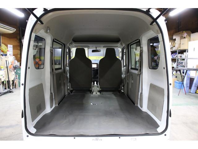 ＮＶ１００クリッパーバン ＤＸ　ＧＬパッケージ　オートマ　５ＡＧＳ　純正キーレス　前席パワーウィンドウ　ナビ　ＴＶ　ＣＤ　ＳＤ　ＵＳＢ　バックカメラ　リア５面プライバシーガラス　オーバーヘッドコンソール　Ｗエアバッグ　ＡＢＳ　ヘッドライトレベライザ（44枚目）