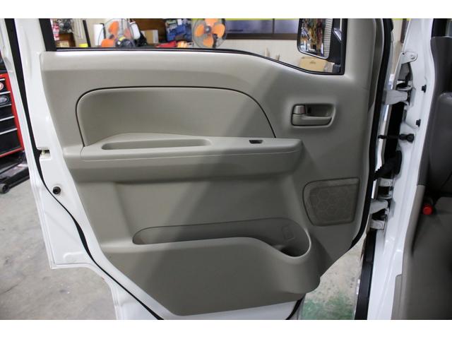 ＮＶ１００クリッパーバン ＤＸ　ＧＬパッケージ　オートマ　５ＡＧＳ　純正キーレス　前席パワーウィンドウ　ナビ　ＴＶ　ＣＤ　ＳＤ　ＵＳＢ　バックカメラ　リア５面プライバシーガラス　オーバーヘッドコンソール　Ｗエアバッグ　ＡＢＳ　ヘッドライトレベライザ（66枚目）