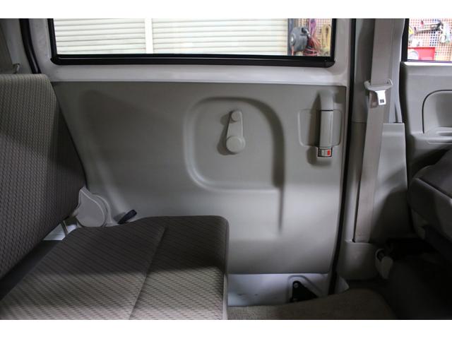 ＮＶ１００クリッパーバン ＤＸ　ＧＬパッケージ　オートマ　５ＡＧＳ　純正キーレス　前席パワーウィンドウ　ナビ　ＴＶ　ＣＤ　ＳＤ　ＵＳＢ　バックカメラ　リア５面プライバシーガラス　オーバーヘッドコンソール　Ｗエアバッグ　ＡＢＳ　ヘッドライトレベライザ（68枚目）