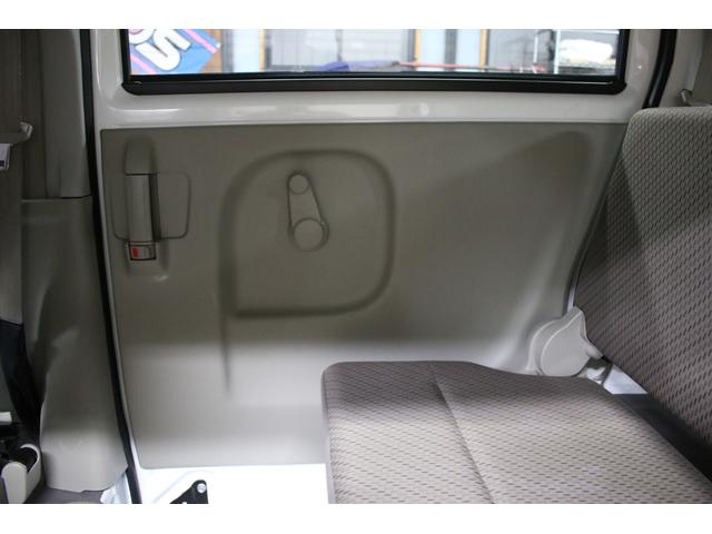 ＮＶ１００クリッパーバン ＤＸ　ＧＬパッケージ　オートマ　５ＡＧＳ　純正キーレス　前席パワーウィンドウ　ナビ　ＴＶ　ＣＤ　ＳＤ　ＵＳＢ　バックカメラ　リア５面プライバシーガラス　オーバーヘッドコンソール　Ｗエアバッグ　ＡＢＳ　ヘッドライトレベライザ（69枚目）