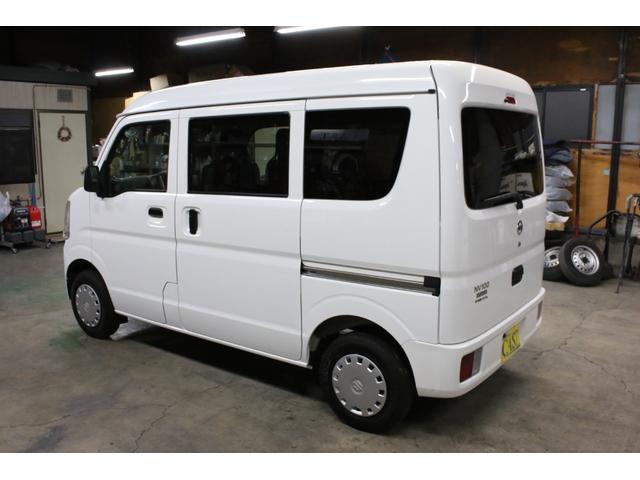 ＮＶ１００クリッパーバン ＤＸ　ＧＬパッケージ　オートマ　５ＡＧＳ　純正キーレス　前席パワーウィンドウ　ナビ　ＴＶ　ＣＤ　ＳＤ　ＵＳＢ　バックカメラ　リア５面プライバシーガラス　オーバーヘッドコンソール　Ｗエアバッグ　ＡＢＳ　ヘッドライトレベライザ（78枚目）