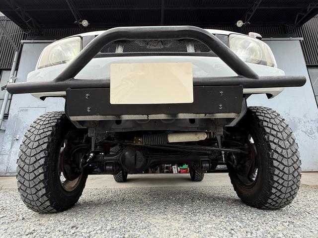 ジムニー ＸＧ　６型　５ＭＴ　車検２年付　猪狩バンパー　リフトアップ　ブリスターフェンダー　ナンバー移設キット　社外マフラー　社外１６インチＡＷ　社外エアクリ　社外ステアリング　社外テール　社外ラテラル　防錆塗装済（13枚目）