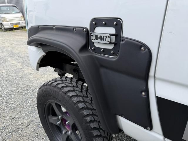 ジムニー ＸＧ　６型　５ＭＴ　車検２年付　猪狩バンパー　リフトアップ　ブリスターフェンダー　ナンバー移設キット　社外マフラー　社外１６インチＡＷ　社外エアクリ　社外ステアリング　社外テール　社外ラテラル　防錆塗装済（15枚目）