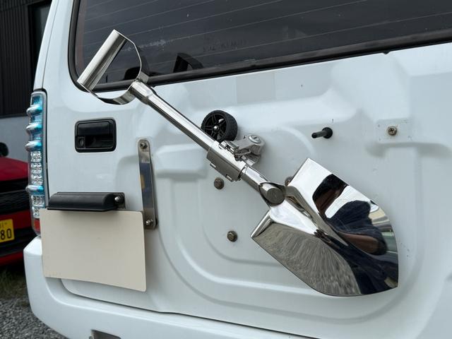 ジムニー ＸＧ　６型　５ＭＴ　車検２年付　猪狩バンパー　リフトアップ　ブリスターフェンダー　ナンバー移設キット　社外マフラー　社外１６インチＡＷ　社外エアクリ　社外ステアリング　社外テール　社外ラテラル　防錆塗装済（19枚目）
