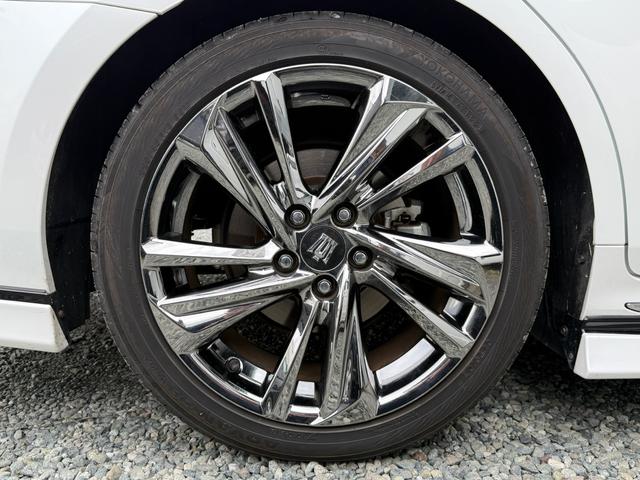 クラウンハイブリッド ＲＳアドバンス　後期型　法人１オナ　サンルーフ　ＴＲＤエアロ　黒本革シート　４本出しマフラー　セーフティパッケージプラス　デジタルインナーミラー　純正１２．３インチナビ　ヘッドアップディスプレイ　純正１８インチＡＷ（6枚目）