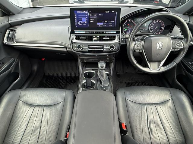 クラウンハイブリッド ＲＳアドバンス　後期型　法人１オナ　サンルーフ　ＴＲＤエアロ　黒本革シート　４本出しマフラー　セーフティパッケージプラス　デジタルインナーミラー　純正１２．３インチナビ　ヘッドアップディスプレイ　純正１８インチＡＷ（7枚目）