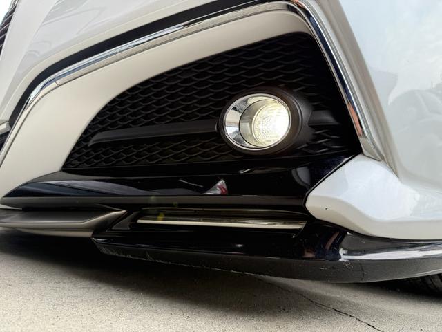 クラウンハイブリッド ＲＳアドバンス　後期型　法人１オナ　サンルーフ　ＴＲＤエアロ　黒本革シート　４本出しマフラー　セーフティパッケージプラス　デジタルインナーミラー　純正１２．３インチナビ　ヘッドアップディスプレイ　純正１８インチＡＷ（12枚目）