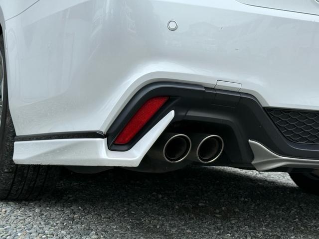 クラウンハイブリッド ＲＳアドバンス　後期型　法人１オナ　サンルーフ　ＴＲＤエアロ　黒本革シート　４本出しマフラー　セーフティパッケージプラス　デジタルインナーミラー　純正１２．３インチナビ　ヘッドアップディスプレイ　純正１８インチＡＷ（20枚目）