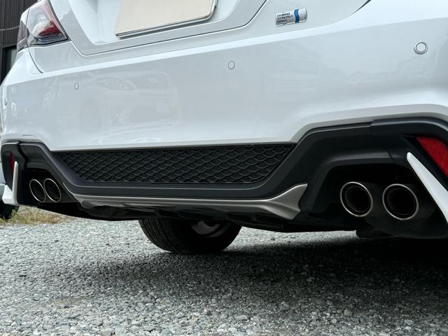 クラウンハイブリッド ＲＳアドバンス　後期型　法人１オナ　サンルーフ　ＴＲＤエアロ　黒本革シート　４本出しマフラー　セーフティパッケージプラス　デジタルインナーミラー　純正１２．３インチナビ　ヘッドアップディスプレイ　純正１８インチＡＷ（22枚目）