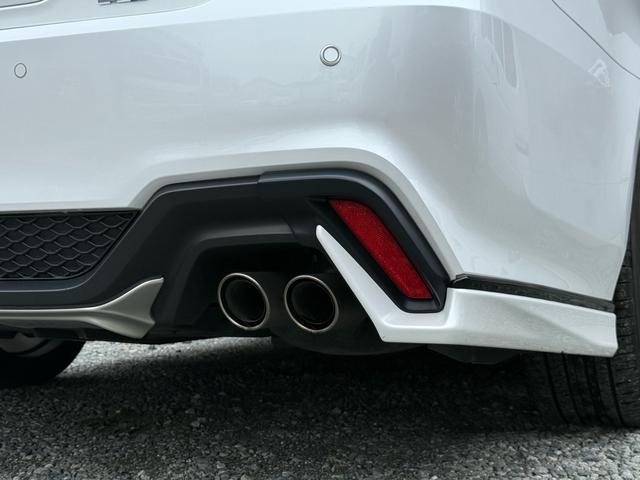 クラウンハイブリッド ＲＳアドバンス　後期型　法人１オナ　サンルーフ　ＴＲＤエアロ　黒本革シート　４本出しマフラー　セーフティパッケージプラス　デジタルインナーミラー　純正１２．３インチナビ　ヘッドアップディスプレイ　純正１８インチＡＷ（23枚目）