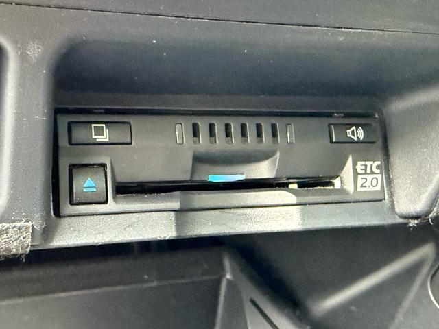 クラウンハイブリッド ＲＳアドバンス　後期型　法人１オナ　サンルーフ　ＴＲＤエアロ　黒本革シート　４本出しマフラー　セーフティパッケージプラス　デジタルインナーミラー　純正１２．３インチナビ　ヘッドアップディスプレイ　純正１８インチＡＷ（45枚目）