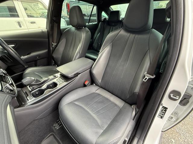 クラウンハイブリッド ＲＳアドバンス　後期型　法人１オナ　サンルーフ　ＴＲＤエアロ　黒本革シート　４本出しマフラー　セーフティパッケージプラス　デジタルインナーミラー　純正１２．３インチナビ　ヘッドアップディスプレイ　純正１８インチＡＷ（50枚目）