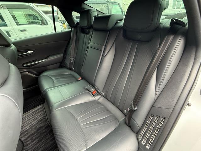 クラウンハイブリッド ＲＳアドバンス　後期型　法人１オナ　サンルーフ　ＴＲＤエアロ　黒本革シート　４本出しマフラー　セーフティパッケージプラス　デジタルインナーミラー　純正１２．３インチナビ　ヘッドアップディスプレイ　純正１８インチＡＷ（51枚目）