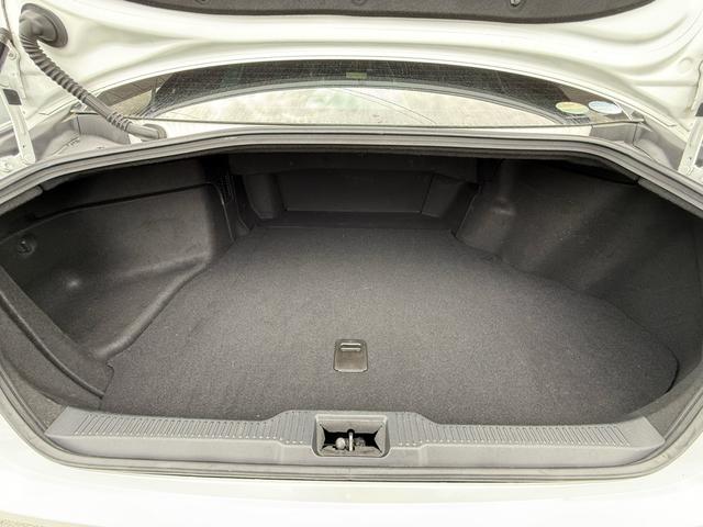 クラウンハイブリッド ＲＳアドバンス　後期型　法人１オナ　サンルーフ　ＴＲＤエアロ　黒本革シート　４本出しマフラー　セーフティパッケージプラス　デジタルインナーミラー　純正１２．３インチナビ　ヘッドアップディスプレイ　純正１８インチＡＷ（52枚目）