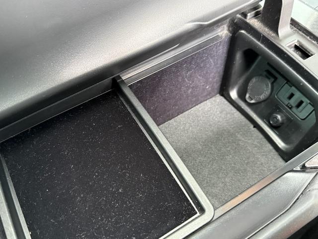 クラウンハイブリッド ＲＳアドバンス　後期型　法人１オナ　サンルーフ　ＴＲＤエアロ　黒本革シート　４本出しマフラー　セーフティパッケージプラス　デジタルインナーミラー　純正１２．３インチナビ　ヘッドアップディスプレイ　純正１８インチＡＷ（67枚目）