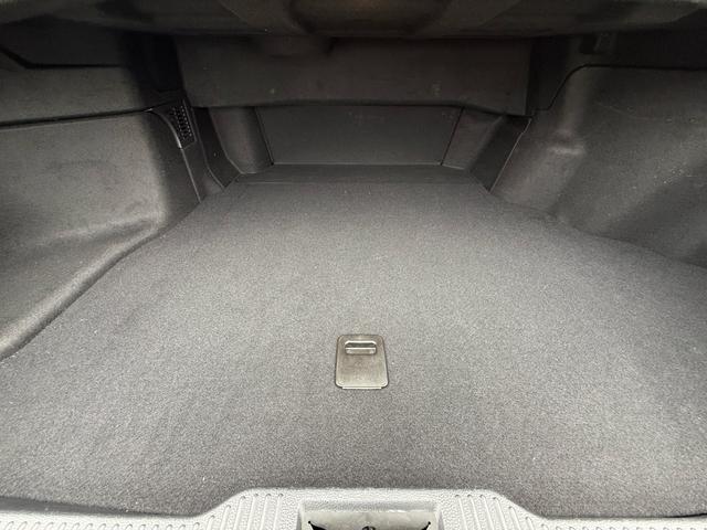 クラウンハイブリッド ＲＳアドバンス　後期型　法人１オナ　サンルーフ　ＴＲＤエアロ　黒本革シート　４本出しマフラー　セーフティパッケージプラス　デジタルインナーミラー　純正１２．３インチナビ　ヘッドアップディスプレイ　純正１８インチＡＷ（74枚目）