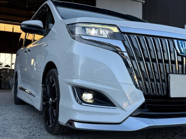 エスクァイア ハイブリッドＧｉ　後期型　モデリスタフルエアロ　モデリスタリアスポイラー　ＲＡＹＳ１８インチＡＷ　純正１０インチナビ　純正１２．８インチフリップダウンモニター　社外スモークテール　社外ＬＥＤリフレクター　黒革シート（10枚目）