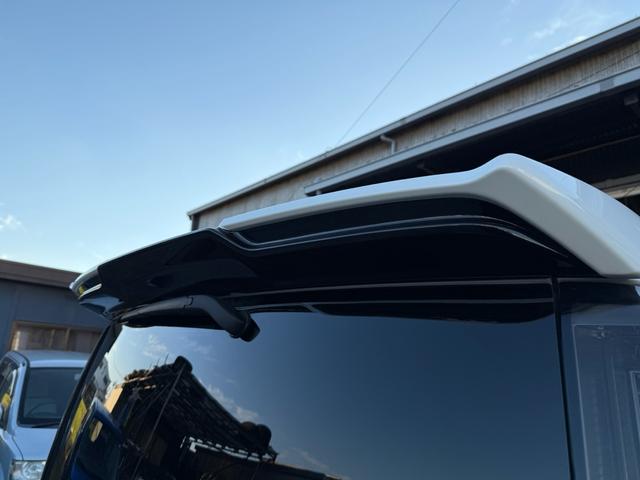 エスクァイア ハイブリッドＧｉ　後期型　モデリスタフルエアロ　モデリスタリアスポイラー　ＲＡＹＳ１８インチＡＷ　純正１０インチナビ　純正１２．８インチフリップダウンモニター　社外スモークテール　社外ＬＥＤリフレクター　黒革シート（16枚目）