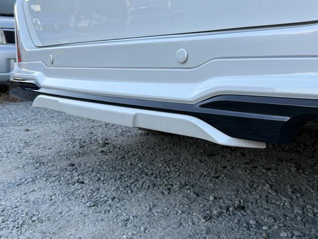 エスクァイア ハイブリッドＧｉ　後期型　モデリスタフルエアロ　モデリスタリアスポイラー　ＲＡＹＳ１８インチＡＷ　純正１０インチナビ　純正１２．８インチフリップダウンモニター　社外スモークテール　社外ＬＥＤリフレクター　黒革シート（21枚目）