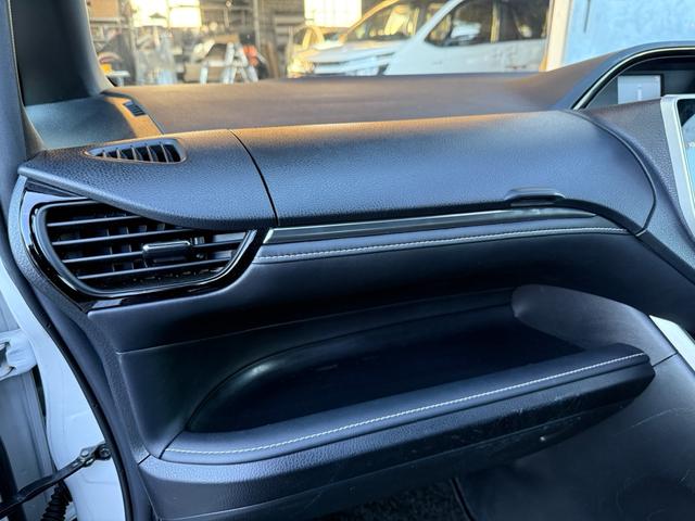 エスクァイア ハイブリッドＧｉ　後期型　モデリスタフルエアロ　モデリスタリアスポイラー　ＲＡＹＳ１８インチＡＷ　純正１０インチナビ　純正１２．８インチフリップダウンモニター　社外スモークテール　社外ＬＥＤリフレクター　黒革シート（28枚目）